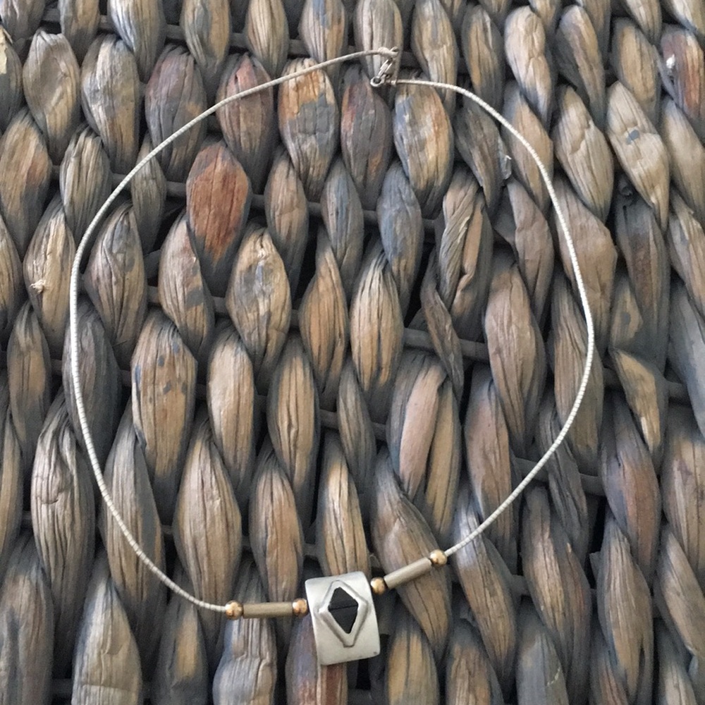 925 wire cable necklace with blue pendant